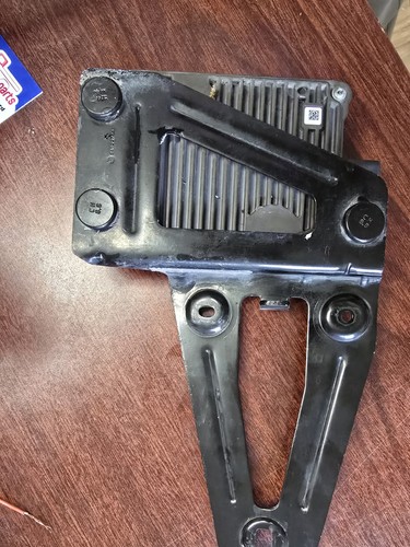 2017-2024 Cadillac XT5 Forward Range Radar Sensor OEM 86771896 W/ Bracket