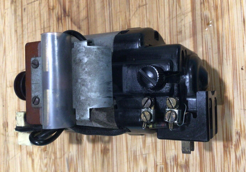 BERNINA 730 Record 2 prong Motor : working ( see video) . NOT TAGGED or TESTED - Picture 5 of 23