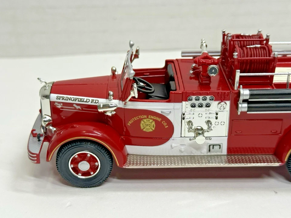 Corgi US52803 Firetruck 1949 Mack L Open Cab Springfield F.D. - Image 4 of 4