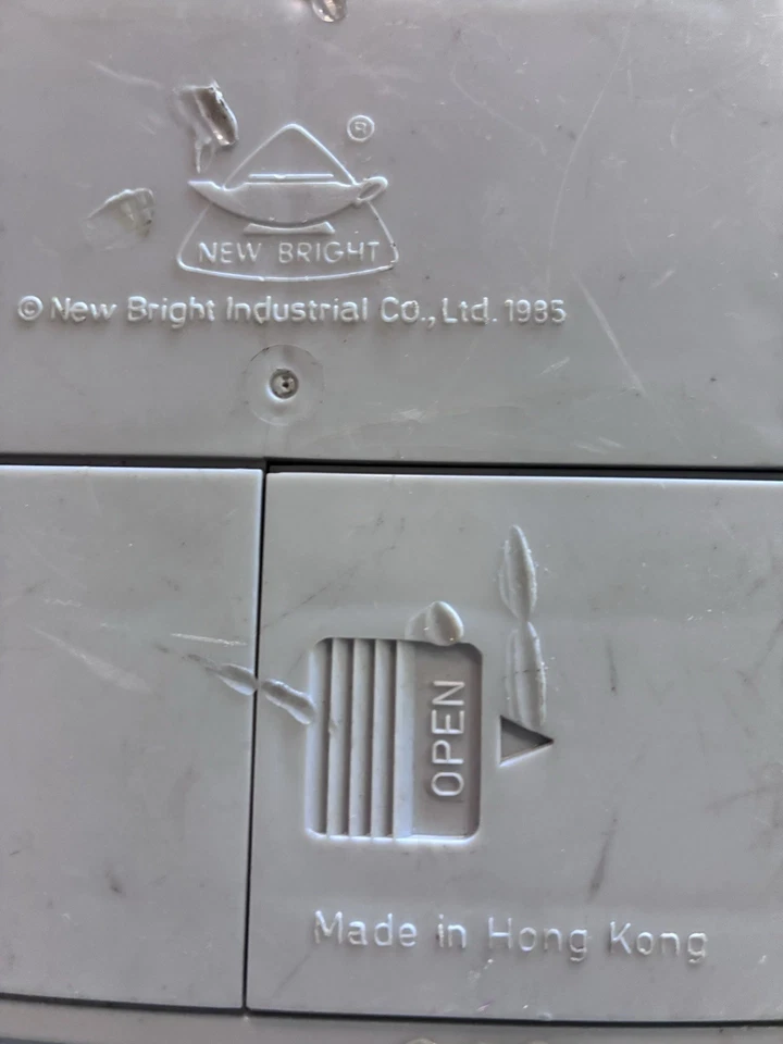 Vintage 1985 New Bright Pontiac Fiero GT RC Car Silver 1:14 Scale Wired Remote - Image 4 of 4