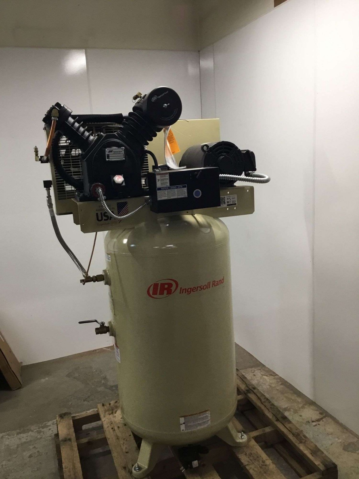Ingersoll Rand 2475 24cfm@90psi 7.5hp Two Stage 230v 3ph 80 