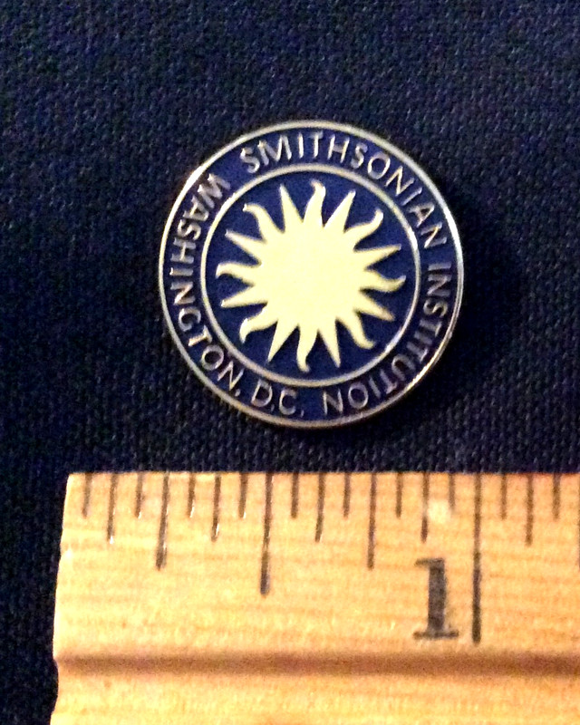 Smithsonian Institution Washington DC Souvenir Enamel Lapel Pin