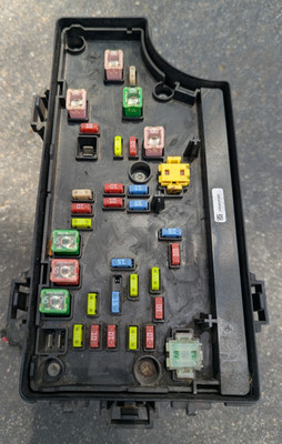 2006-2010 Chrysler PT Cruiser Fuse Box Power Module TIPM P56049719AR OEM _