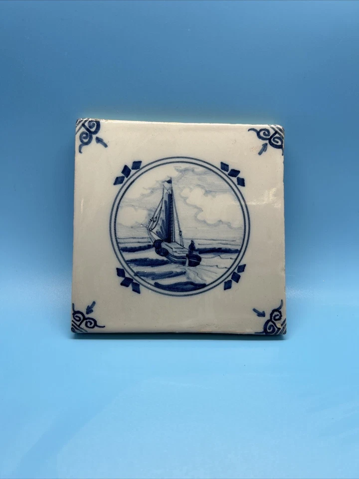 2 件古董签名荷兰代尔夫特蓝色皇家提切拉麦库姆瓷砖帆船罕见 — 第 2/4 张图片