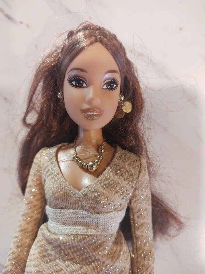 Beautiful 🔥 Barbie Doll ⭐️ Teresa ⭐️ Fashion Fever 2007 Sparkling 🌟 Gold 🌟 - Image 3 of 4