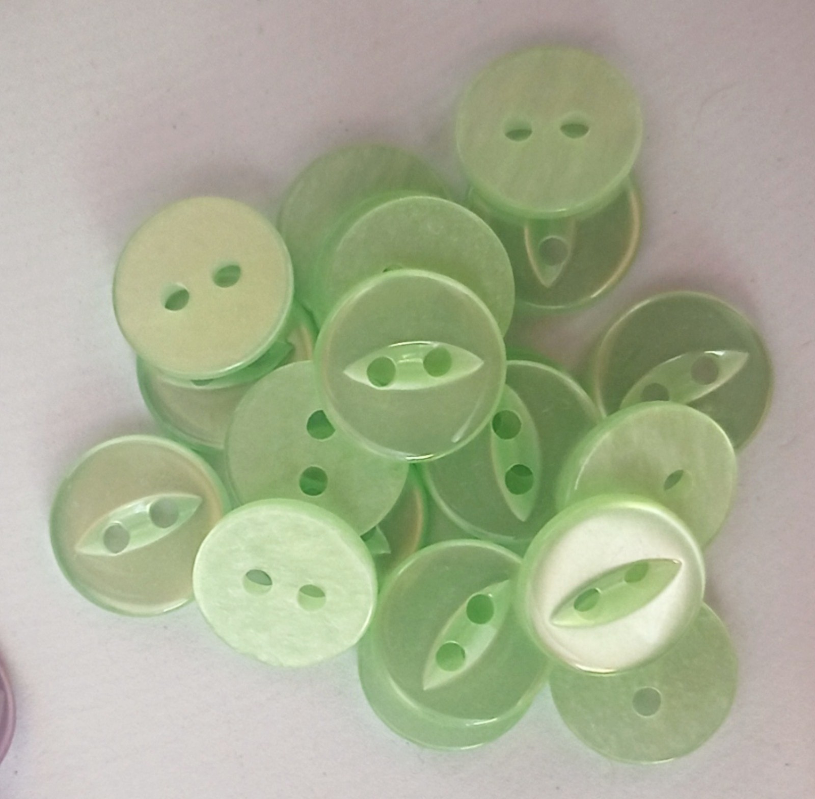 Pack of 20 lilac fisheye baby buttons size 11mm (18 Ligne) - Image 5