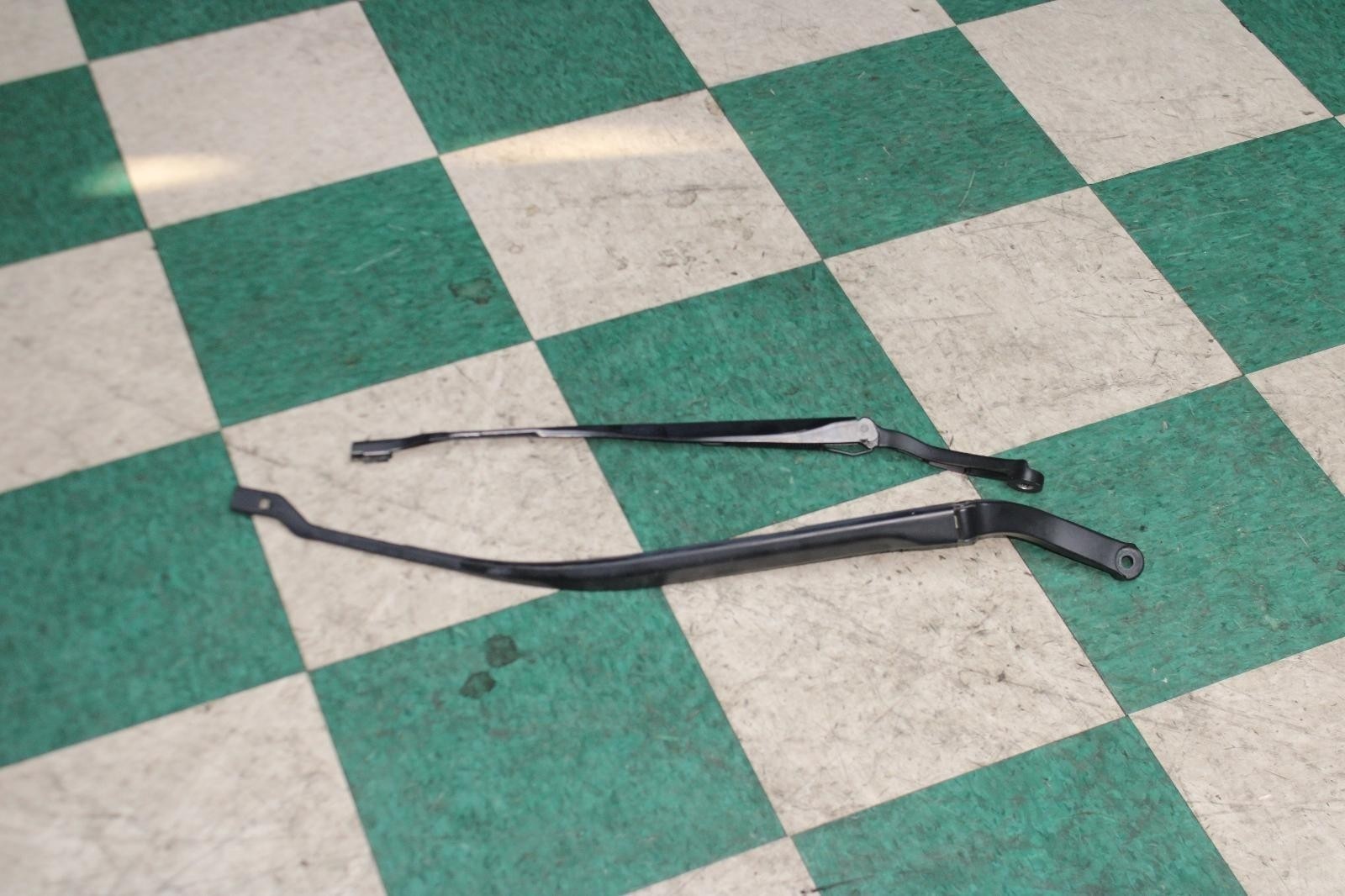 14-21QUATTROPORTE Front End Windshield Wiper Arm Pair 2x Unit OEM Factory OE WTY