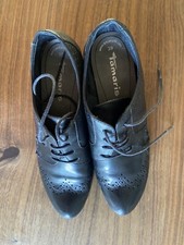 Tamaris Budapester Halbschuhe, Größe 39 schwarz Leder, Budapester Muster