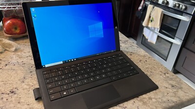 Microsoft Surface Pro 3 128GB i5 4GB Ram Windows 10 Pro- Cracked Screen