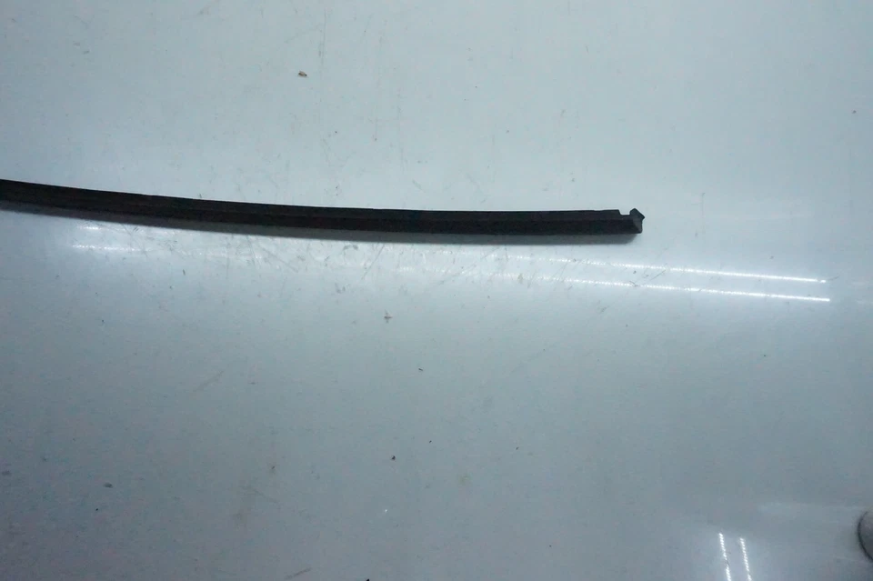 Audi S5 Sportback 2018-2023 OEM parabrisas delantero izquierdo moldura sello Foto 4 de 4