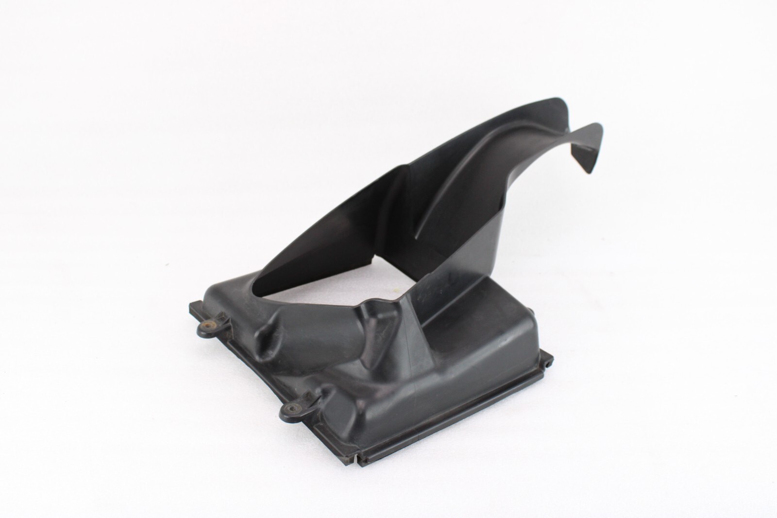 2014 -2017 MASERATI GHIBLI FRONT LEFT INTERCOOLER AIR DUCT BAFFLE TRIM 670004140