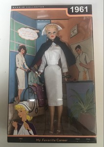 barbie enfermera 1961