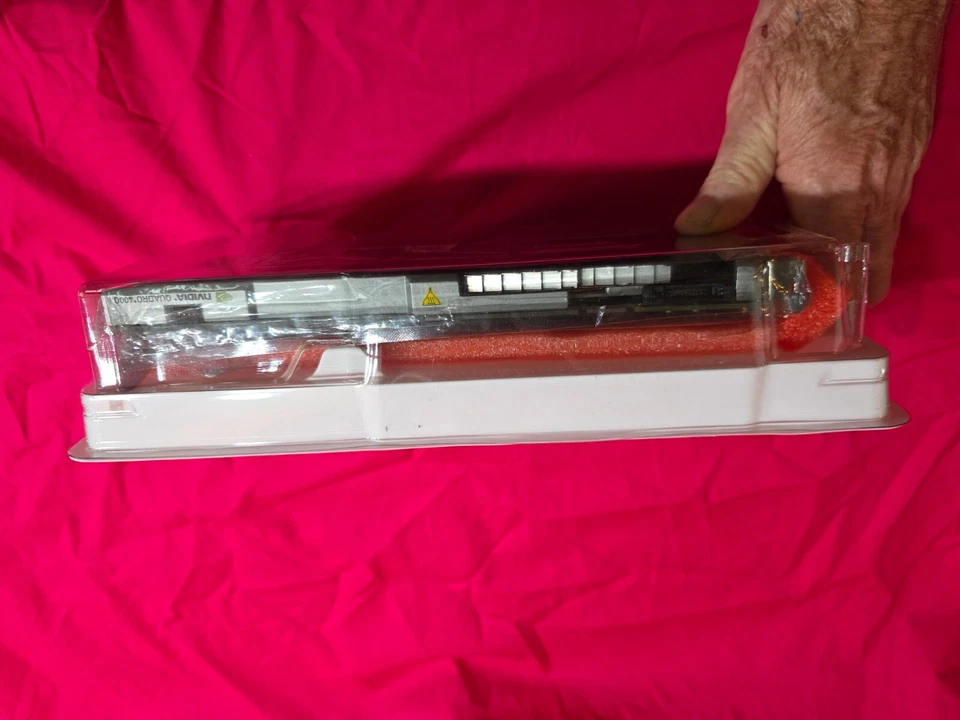 PNY Quadro 4000 2GB GDDR5 PCI-E Graphics Card- VCQ4000-T - Image 2 of 3