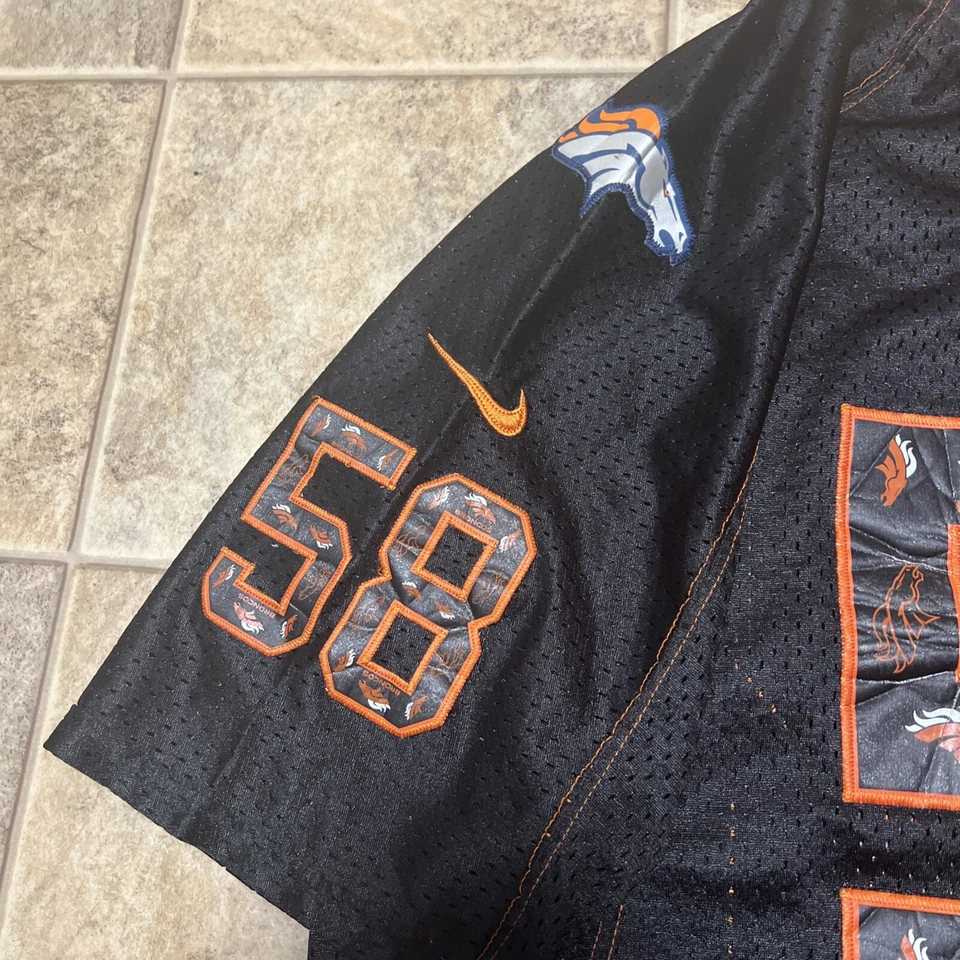 Camiseta bordada preta personalizada NFL Von Miller Denver Bronco - Imagem 3 de 4