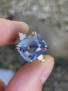 Anillo de diamantes y zafiros de Ceilán sin calentar de oro de 18 quilates de 9 87 quilates de 6 2 gramos