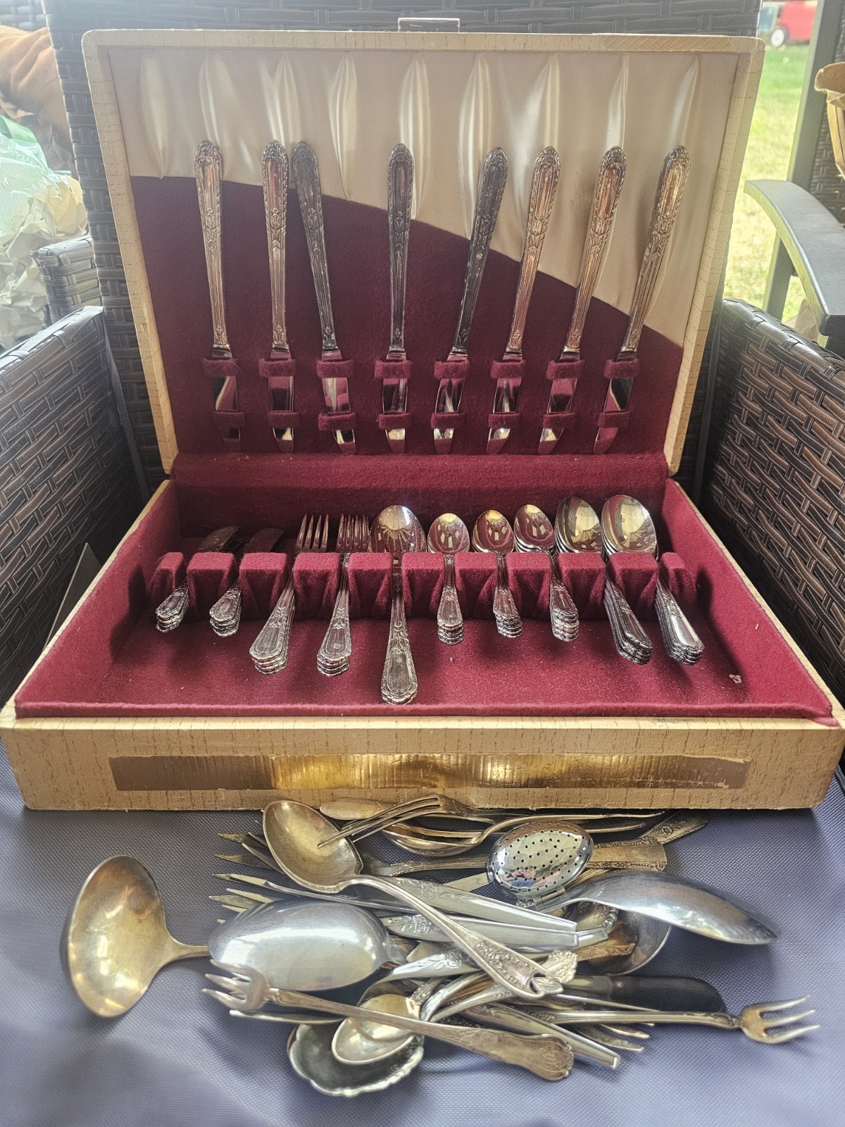Vtg 50 Pieces Holmes & Edwards Inlaid Silverplate Flatware With Box Pre Owned V1
