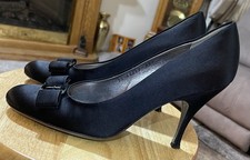 VINTAGE Salvatore Ferragamo Black Bow Heels Italian 9AA Narrow Vara Pumps EUC