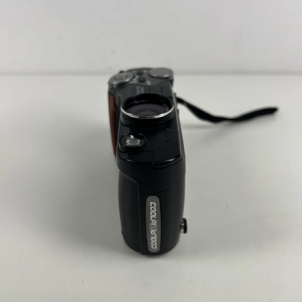Nikon Coolpix 4500 4MP Digital Camera Nikkor Lens Black Folding Retro Vintage - Image 3 of 4
