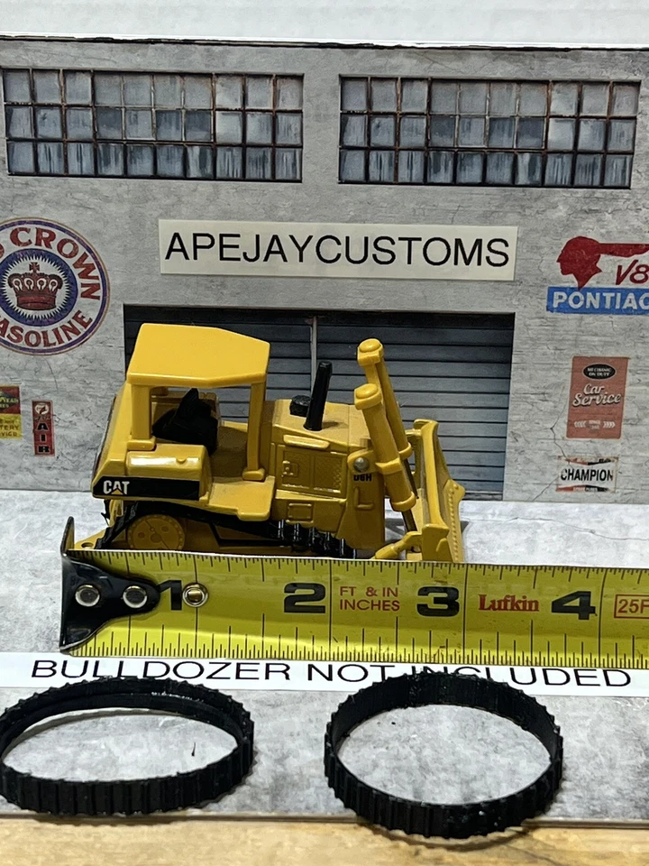ERTL Caterpillar D6h bulldozer replacement tracks (DOZER NOT INCLUDED) - Image 4 of 4