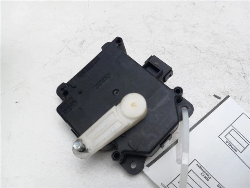 2004 - 2009 CADILLAC CTS HVAC AC HEATER BLEND DOOR ACTUATOR - Image 3 of 4