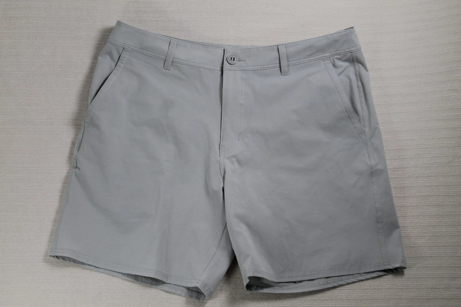 Huk Performance Fishing Mens Size 36 Athletic Performance Shorts Light Gray