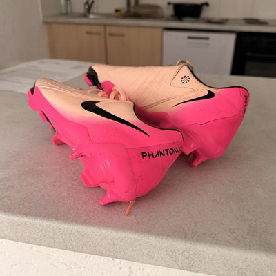 Nike Phantom GX 2 Academy FG/MG Pink Blast Gr. 44 NEU ohne Karton