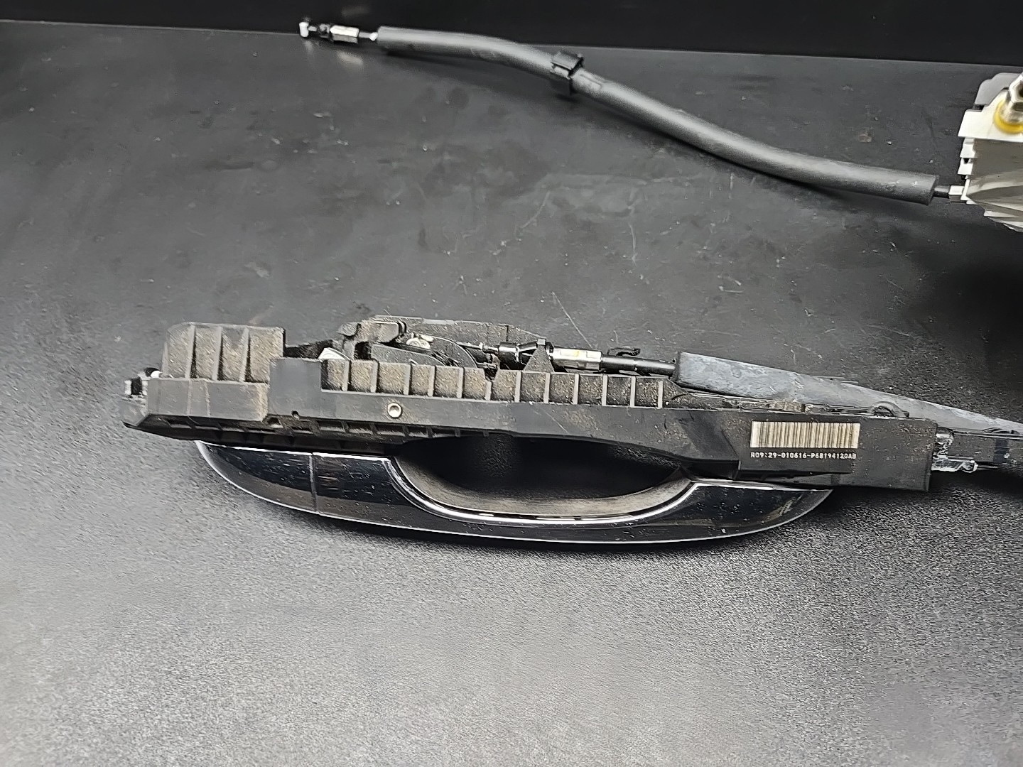 2014-2019 MASERATI GHIBLI S RIGHT PASSENGER FRONT EXTERIOR DOOR HANDLE LOCK OEM.