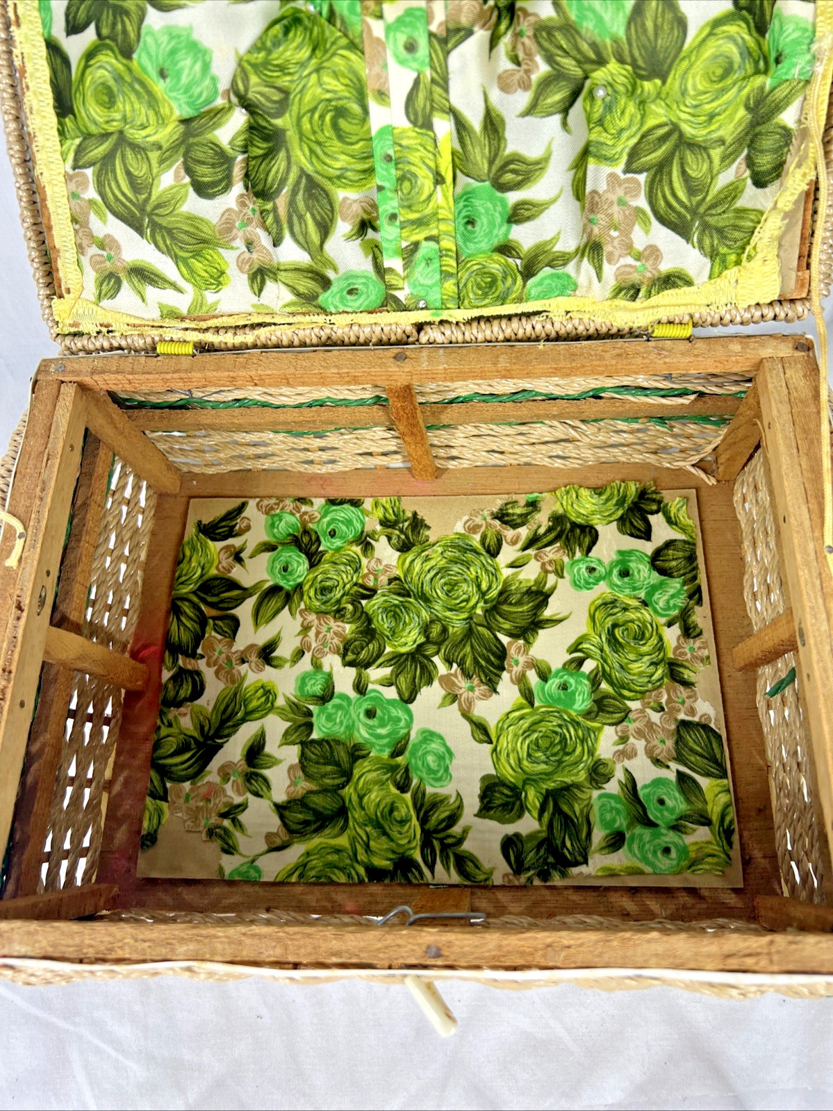 Dritz Wicker Sewing Basket Pin Cushion Lid, Pivoting Handle, 11"x8"x5"