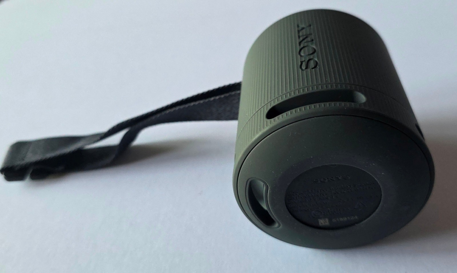 Unused Original Black Sony XB100 Compact Bluetooth Wireless Speaker in Retail Pk