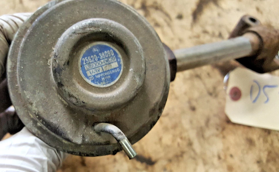 77 78 79 TOYOTA CELICA GT HILUX PICKUP VÁLVULA CORONA EGR 25620-38090 FABRICANTE DE EQUIPAMENTO ORIGINAL RA42 20R - Imagem 2 de 4