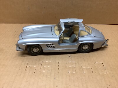 Burago 1954 Mercedes-Benz 300 SL 1/18 Diecast JAMES BOND CAR MADE