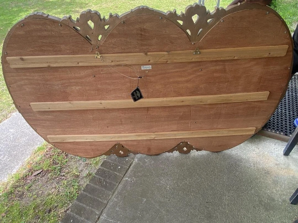 Espejo de pared dorado triple ovalado de mediados de siglo "IMPORTADO", marco intrincadamente diseñado Foto 2 de 4