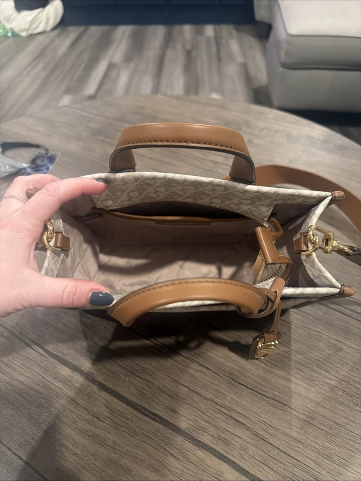 Маленькая сумка-тоут через плечо Michael Kors - Изображение 3 из 4