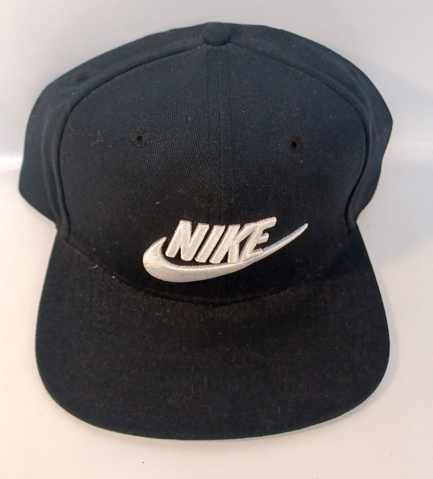Nike Snapback Hat Cap White Logo Mens Embroidered True Black Flat Bill