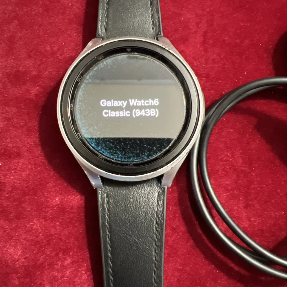 Reloj inteligente clásico de aluminio Samsung Galaxy Watch6 solo WiFi SM-R965U Foto 4 de 4
