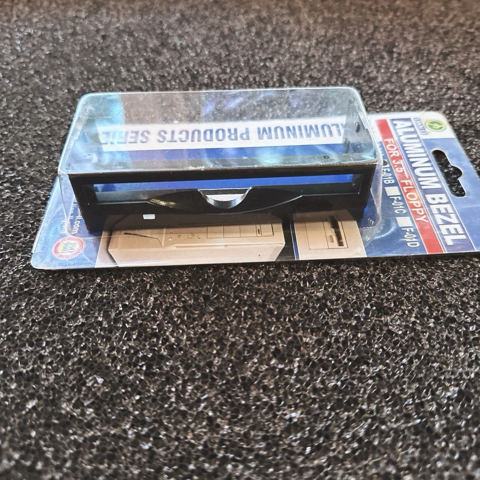 Lian Li F-01D ALUMINUM BEZEL for 3.5 Floppy Bay - Black Brushed Optical Cover - Image 2 of 3