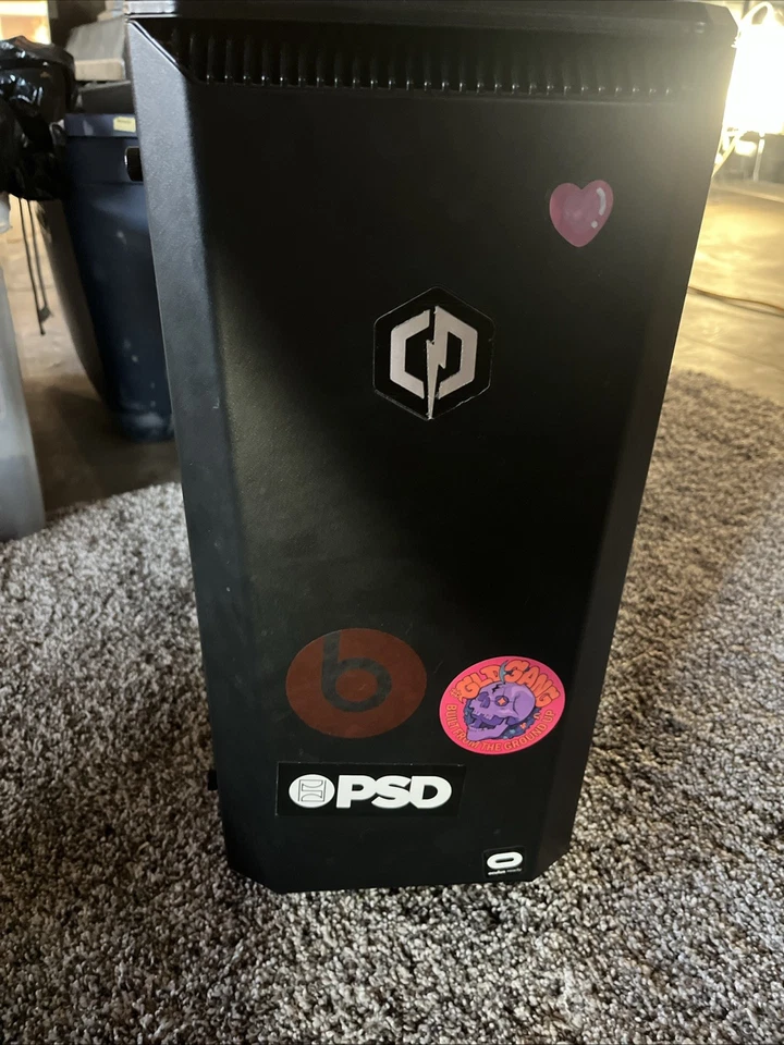 Estuche para PC Cyber Power y 600 fuentes de alimentación y cables Foto 3 de 4