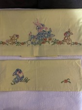 Vintage.   Prześcieradło do łóżeczka z dopasowaną poszewką na poduszkę ręcznie haftowane króliczki