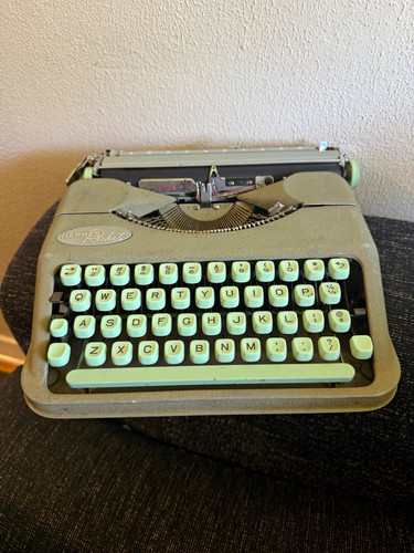 Hermes Vintage Portable Manual Typewriter Steel I don't know if it works