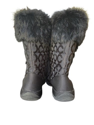 Stivali da neve Coach Jennie Rabbit con pelliccia e logo nero jacquard taglia US 8,5 - Foto 4 di 6