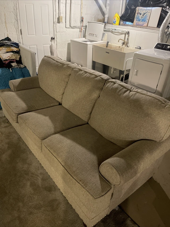 couches sofas used - Image 3 of 4
