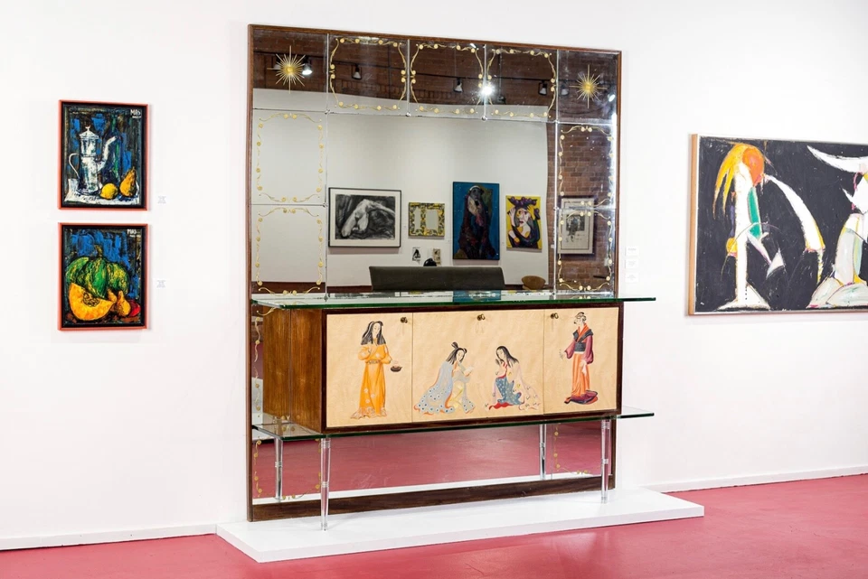 Mueble de bar con espejo de mediados de siglo Credenza con motivo asiático, hecho en Italia Foto 3 de 4