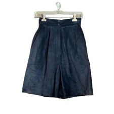 Vintage Danier high waisted navy suede shorts. Size  4