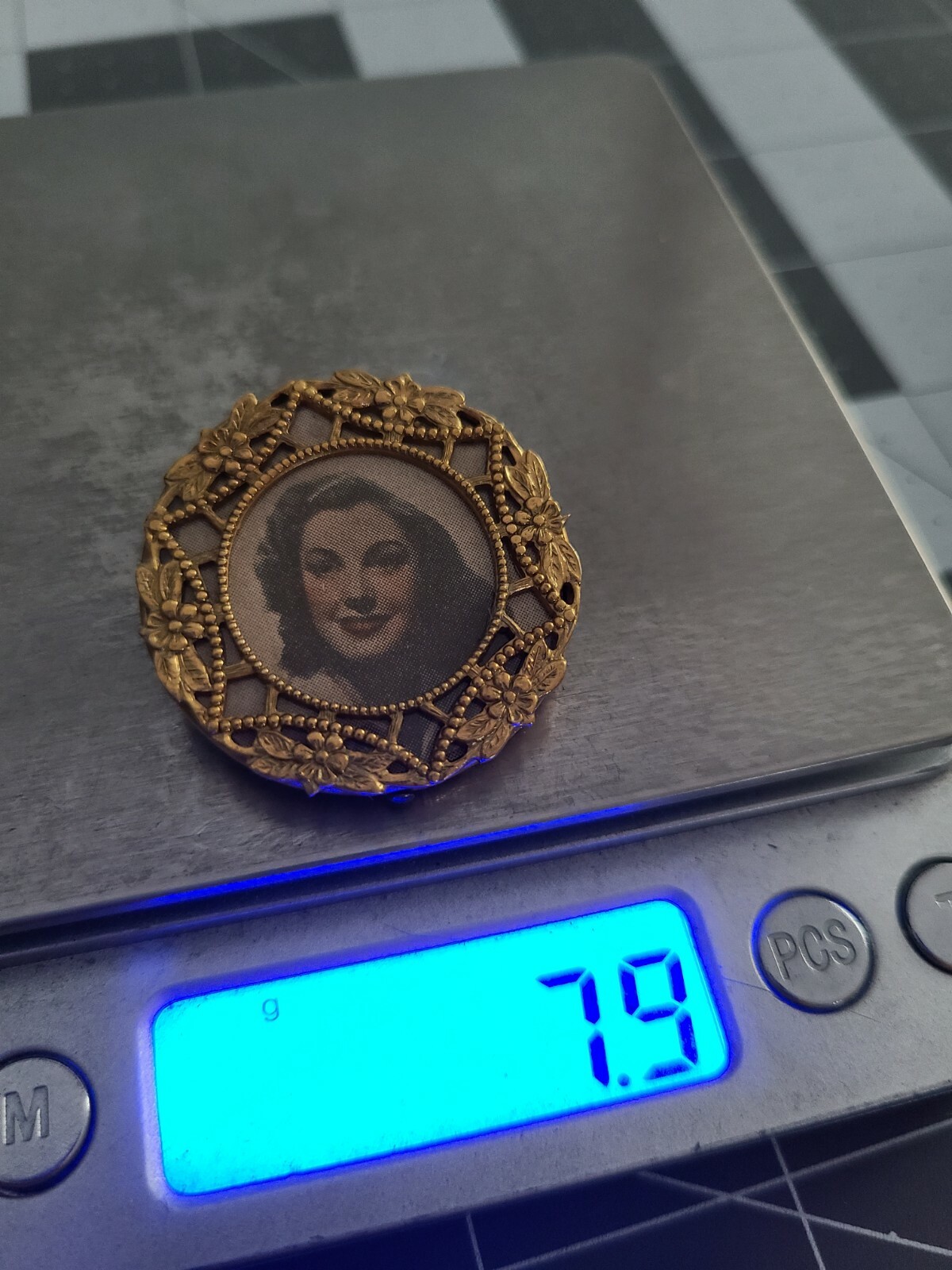 VINTAGE ANTIQUE GOLD FILLED PICTURE BROOCH UNIQUE Gem