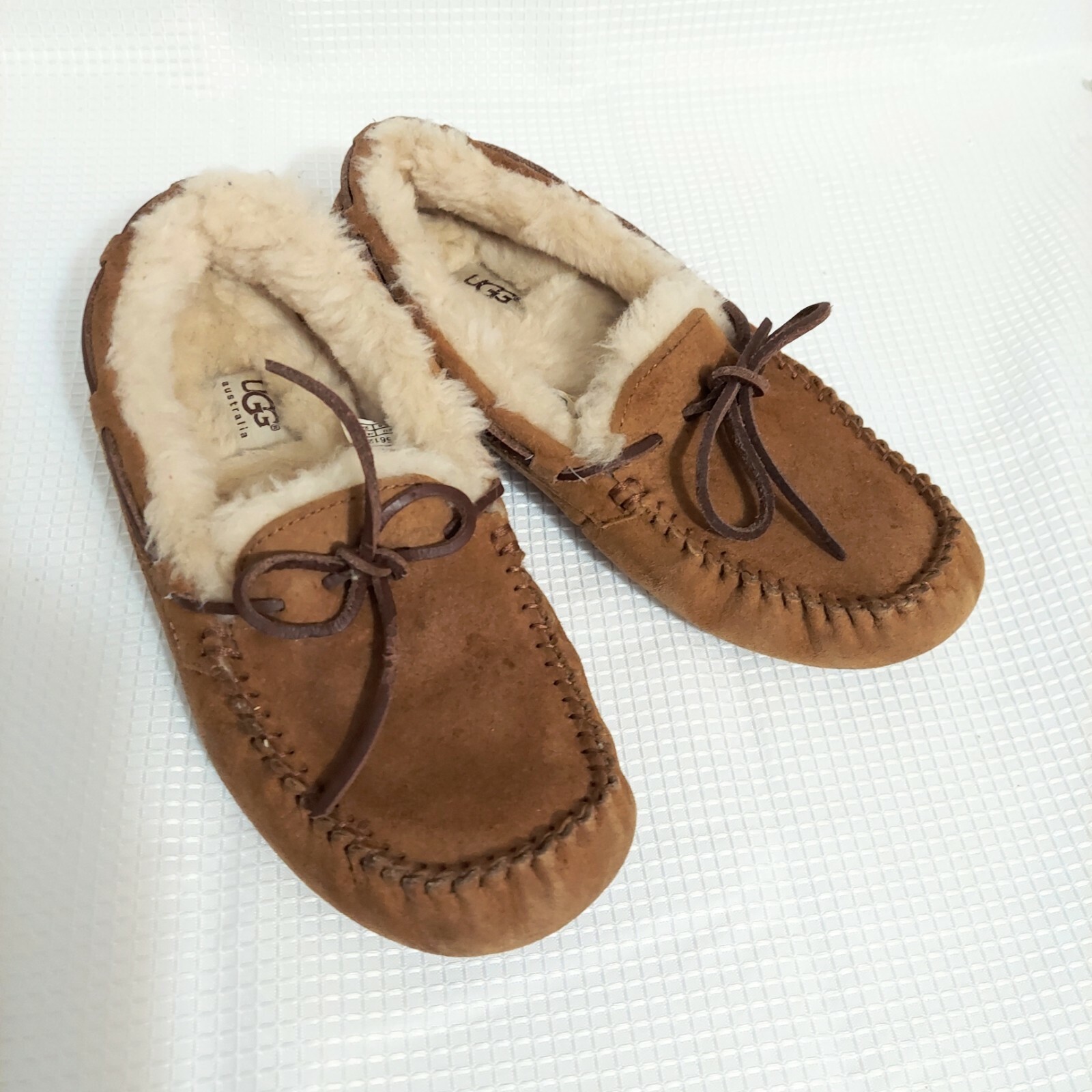 UGG Womens Sz 7 Dakota Slippers Wool 