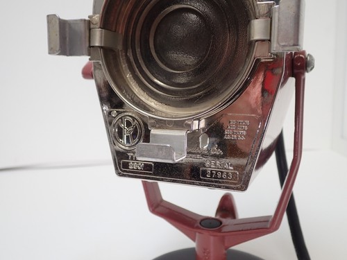 Mole-Richardson Mini-Mole Fresnel Tungsten Light (120-240 VAC) - Picture 3 of 10