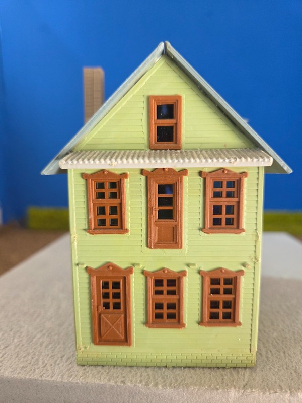 HO 2 STORY COUNTRY HOME LIGHTED H 11