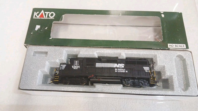 HO SCALE KATO EMD GP35 PHASE 1A NORFOLK SOUTHERN #1301 DIESEL LOCOMOTIVE 🔥🔥🔥