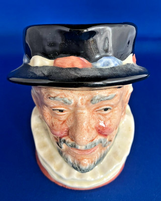 ROYAL DOULTON CHARACTER -3.5 in TOBY MUG-Beefeater D-6233- 1946 Ex