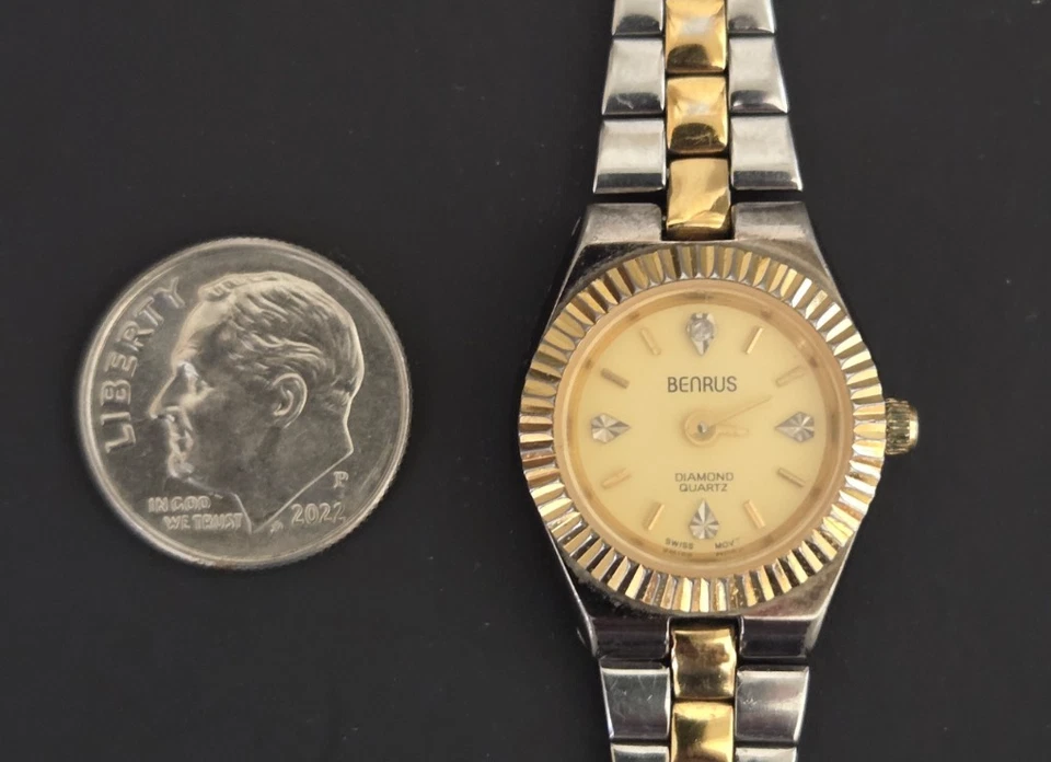 Reloj Benrus Vintage Diamante Cuarzo Movimiento Suizo Damas Banda Dos Tonos Foto 3 de 4